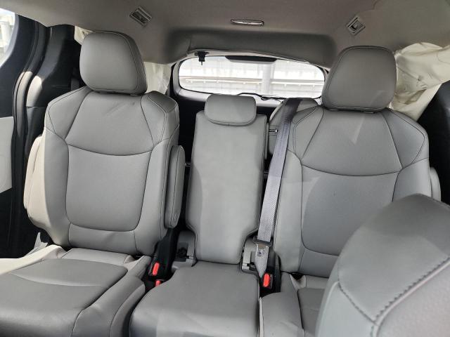 2025 TOYOTA SIENNA XLE 5TDYRKEC8SS243210