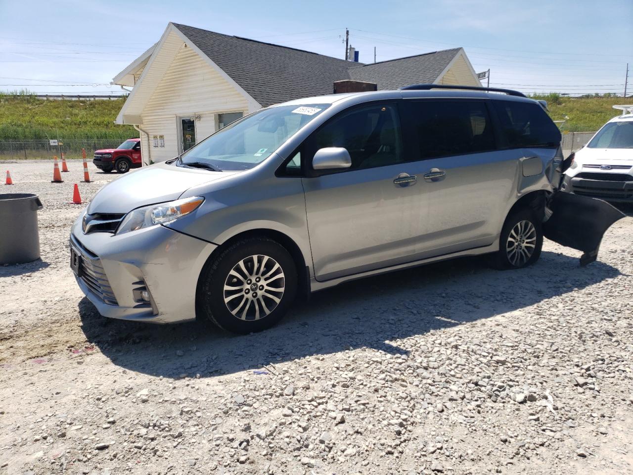 TOYOTA SIENNA XLE