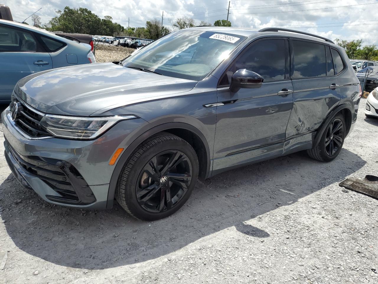 VOLKSWAGEN TIGUAN SE R-LINE BLACK