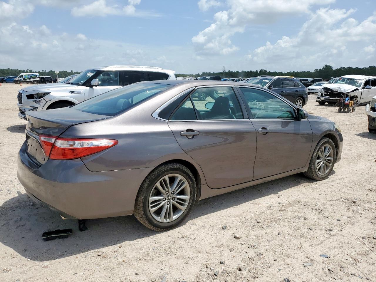 Toyota Camry le 2015