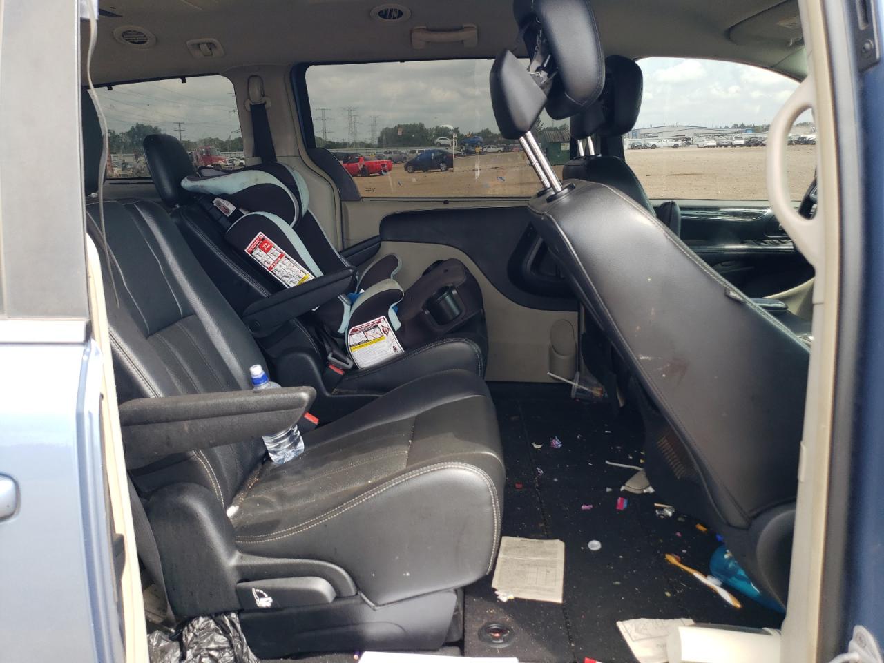 CHRYSLER TOWN & COUNTRY TOURING L