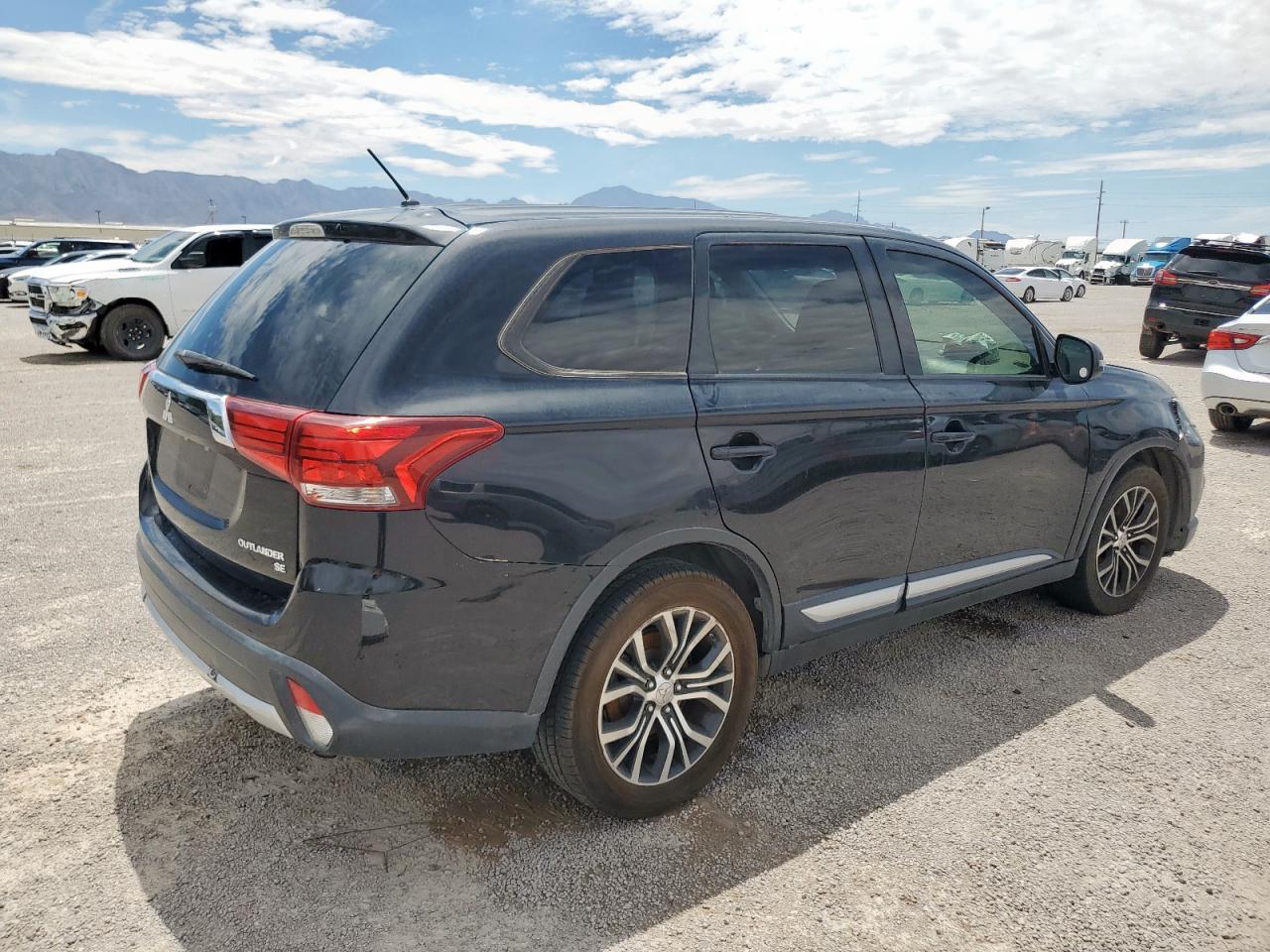 MITSUBISHI OUTLANDER SE