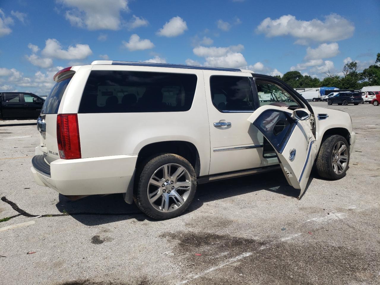 CADILLAC ESCALADE ESV PLATINUM