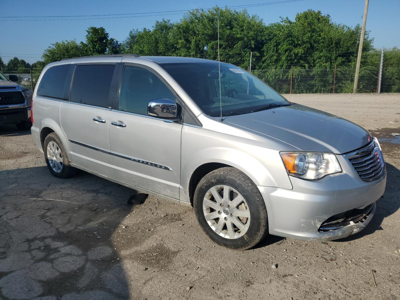 CHRYSLER TOWN & COUNTRY TOURING L