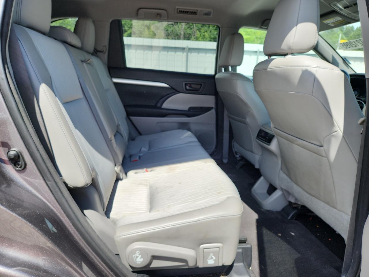 TOYOTA HIGHLANDER LE