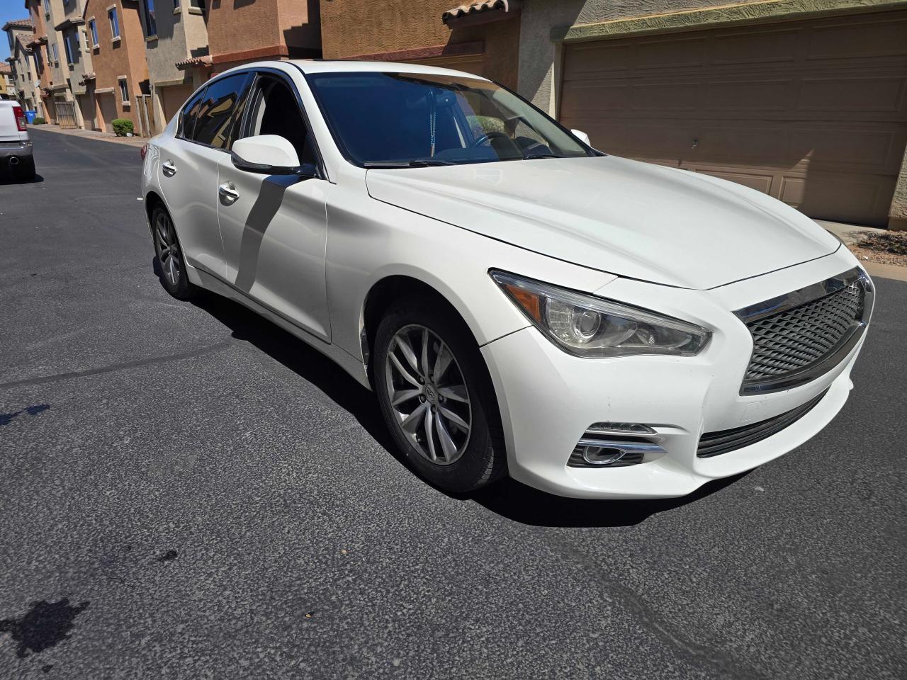 INFINITI Q50 BASE