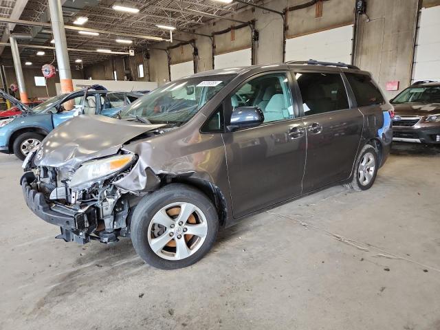 TOYOTA SIENNA LE