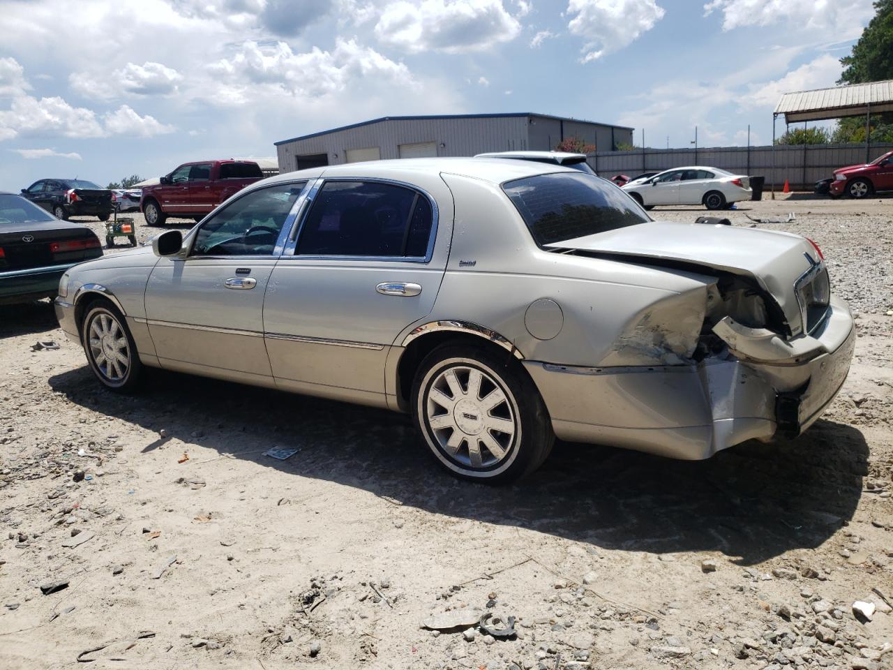 Lot #3215708728 2005 LINCOLN TOWN CAR S