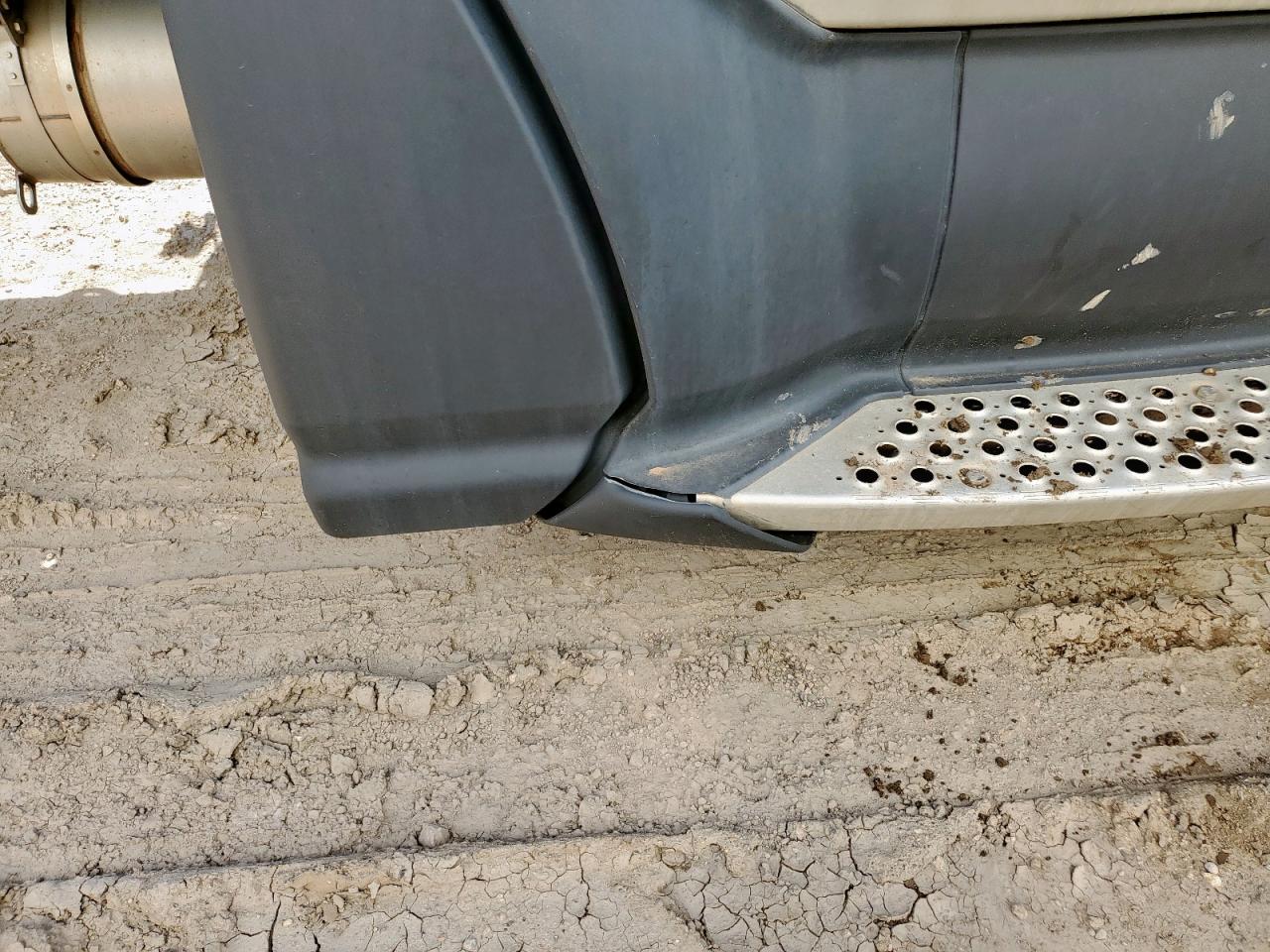 Lot #3285598336 2017 KENWORTH T680