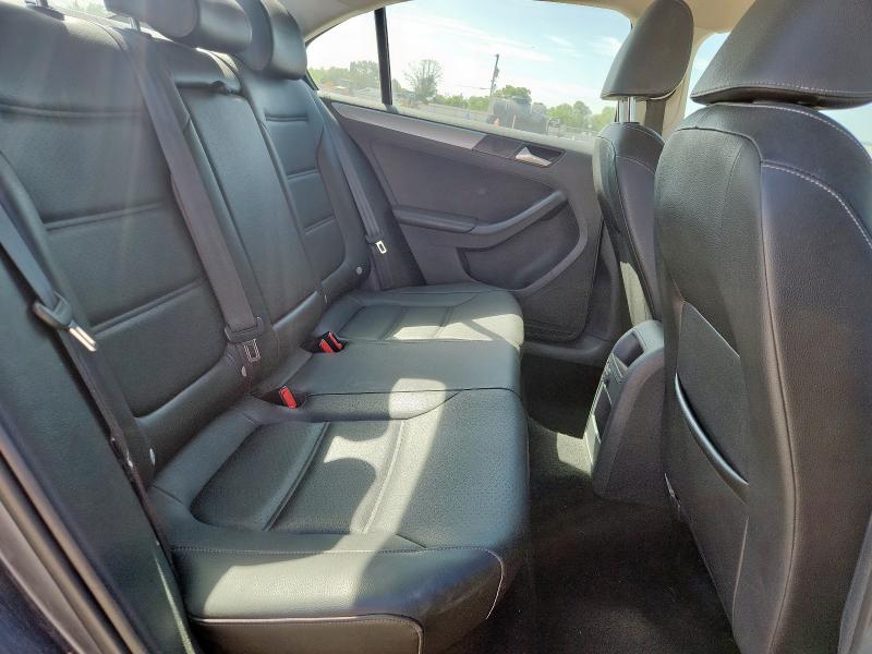 2018 VOLKSWAGEN JETTA SE 3VWDB7AJ1JM205432