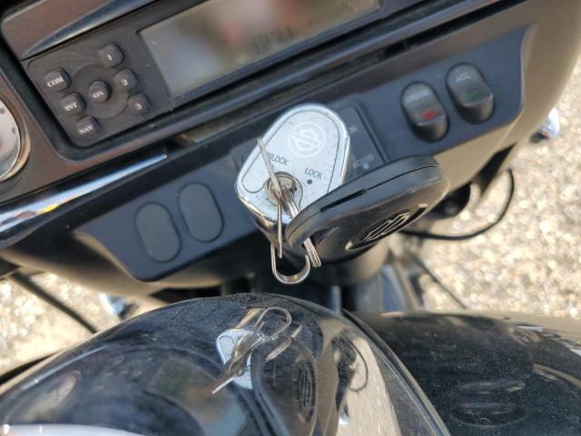 2009 HARLEY-DAVIDSON FLHX 1HD1KB4199Y645773