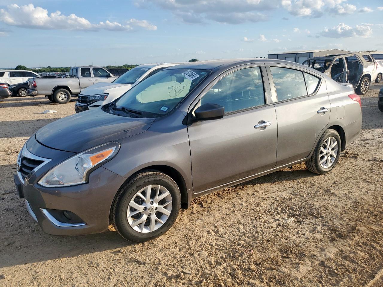 NISSAN VERSA S
