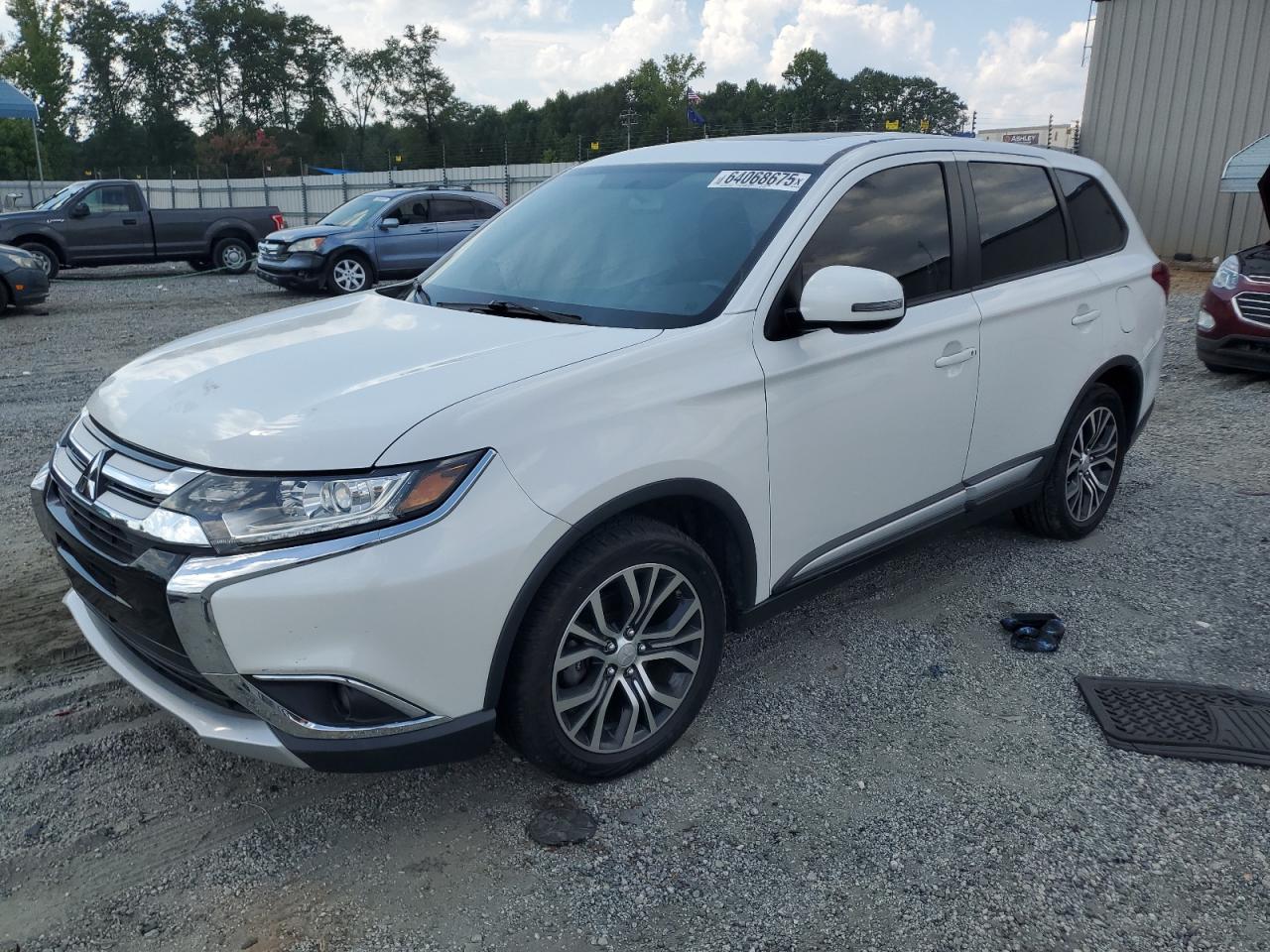 MITSUBISHI OUTLANDER SE