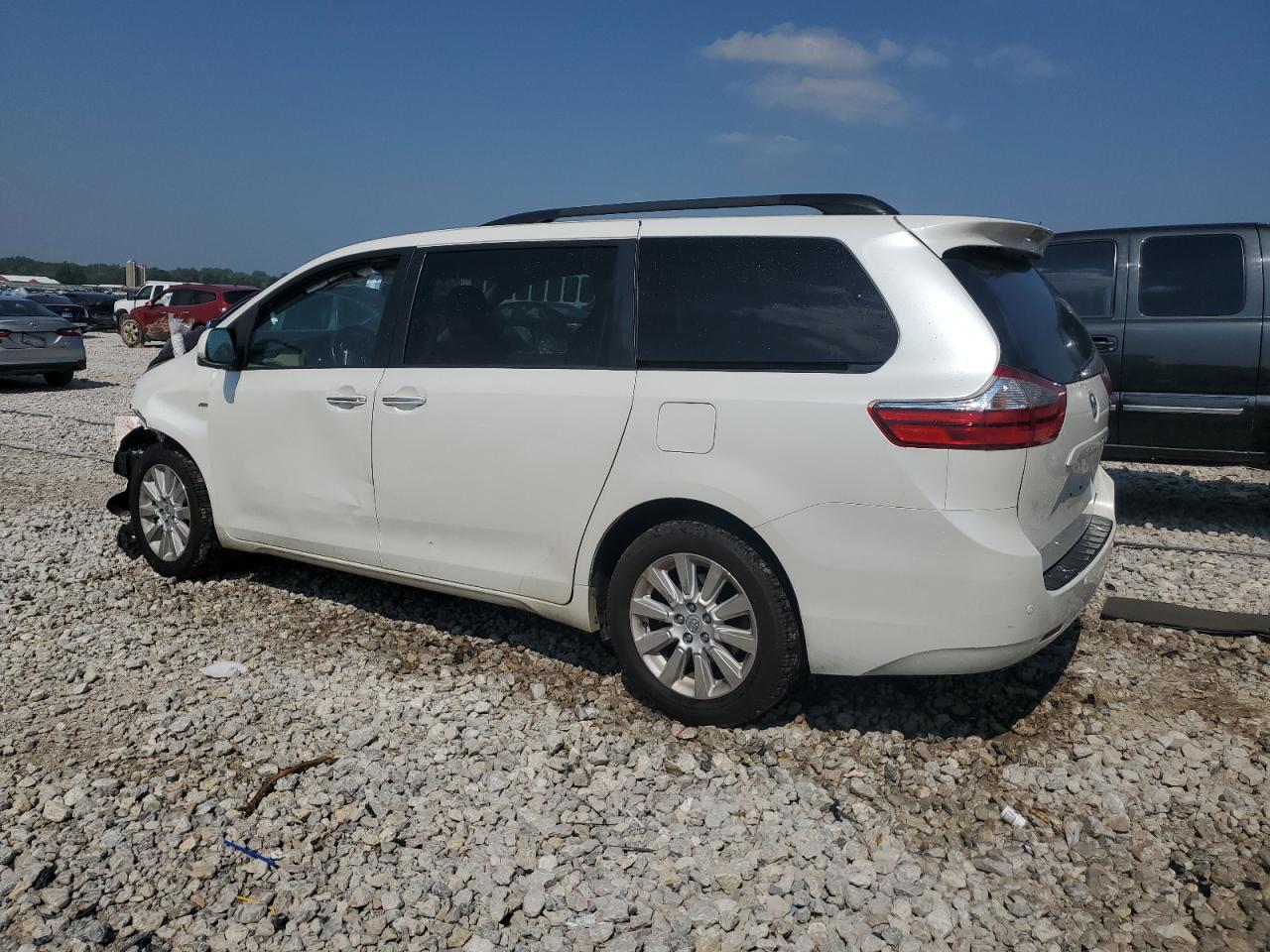 TOYOTA SIENNA XLE