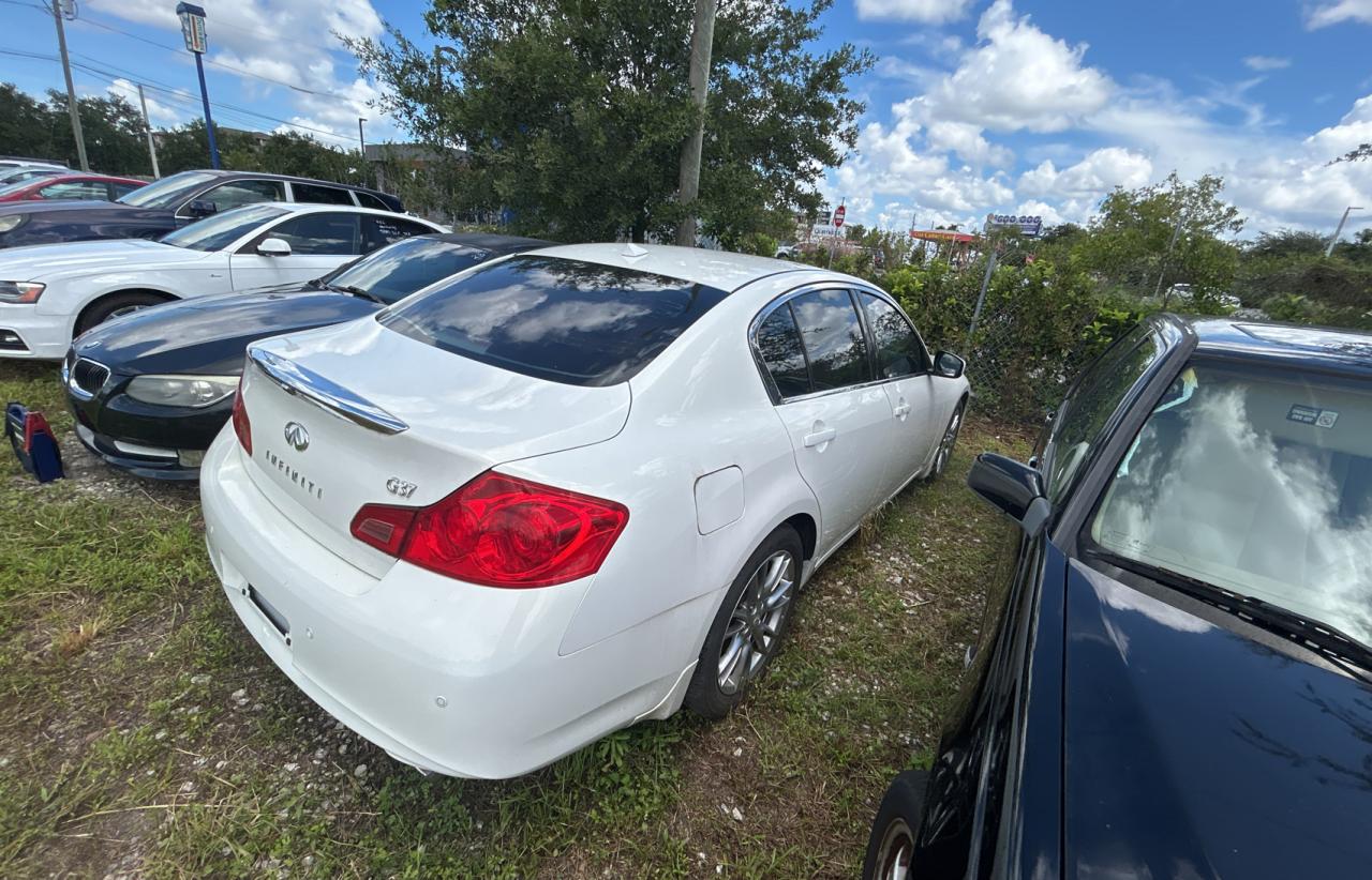 Infiniti G37 base 2011