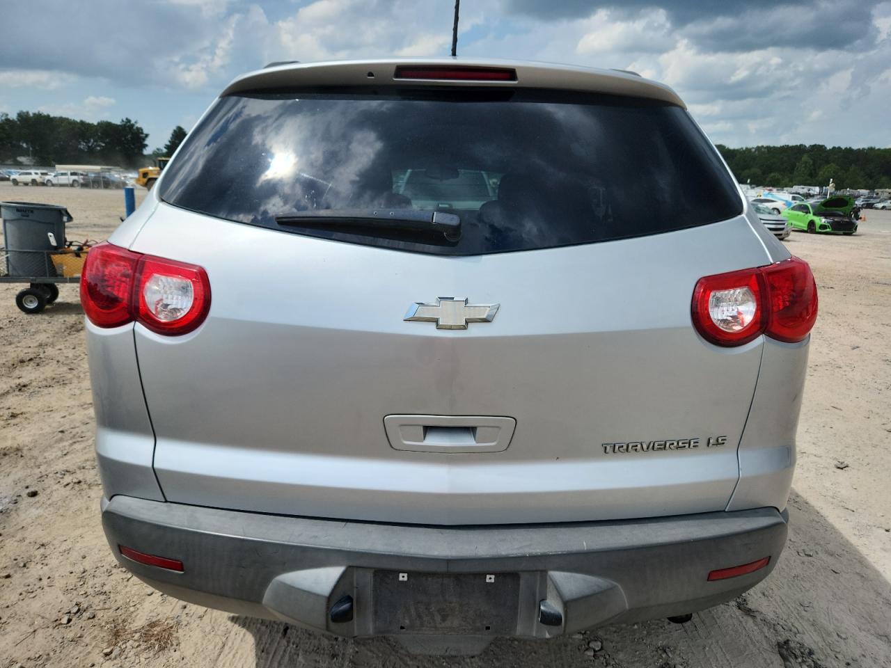 CHEVROLET TRAVERSE LS