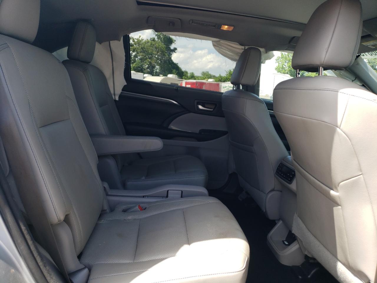 Lot #3302846915 2018 TOYOTA HIGHLANDER