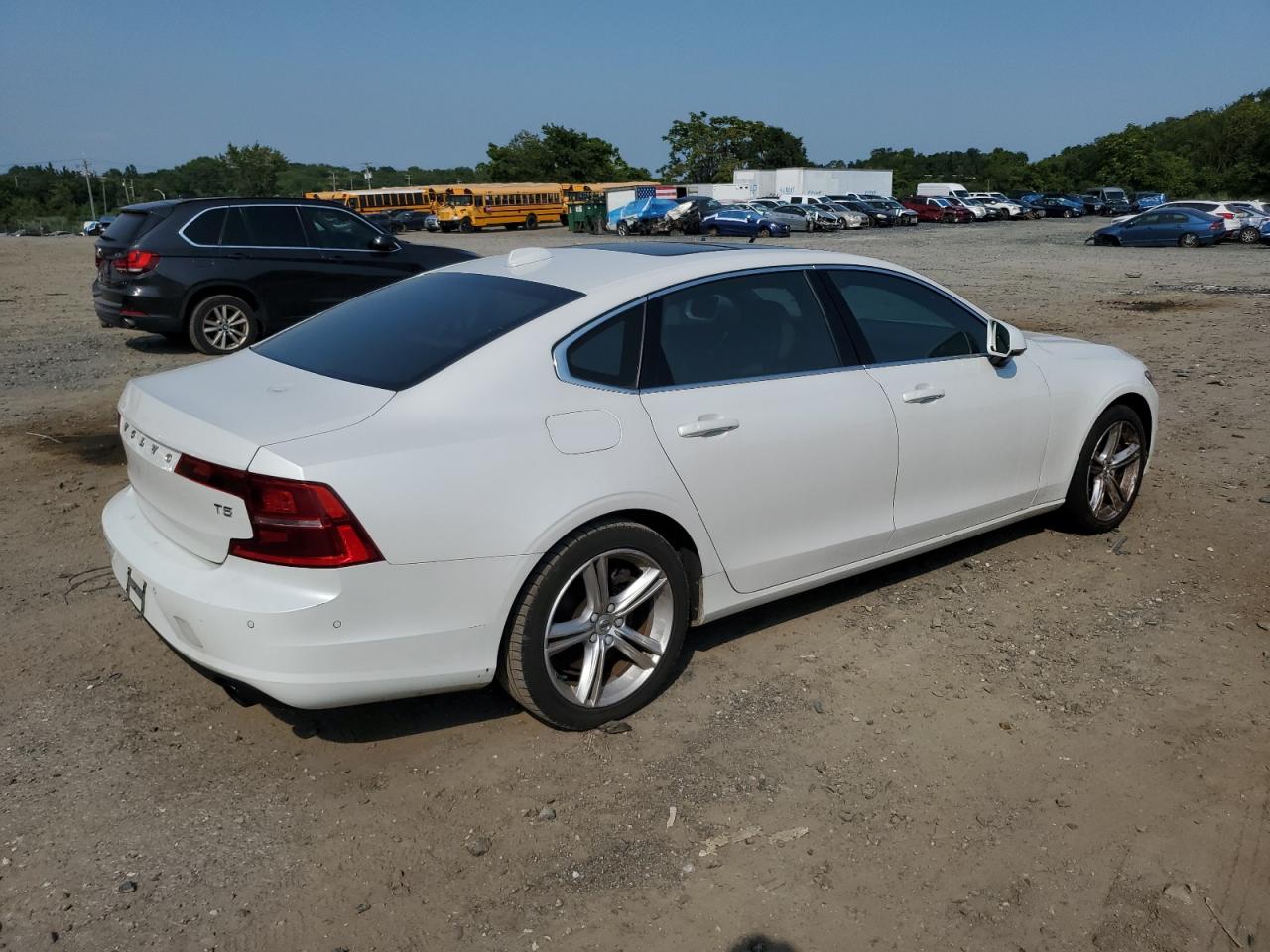 VOLVO S90 T5 MOMENTUM