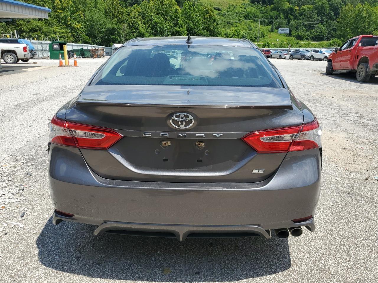 TOYOTA CAMRY SE