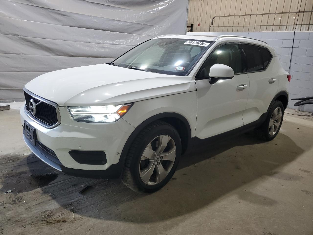 VOLVO XC40 T5 MOMENTUM