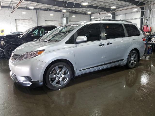 TOYOTA SIENNA LE