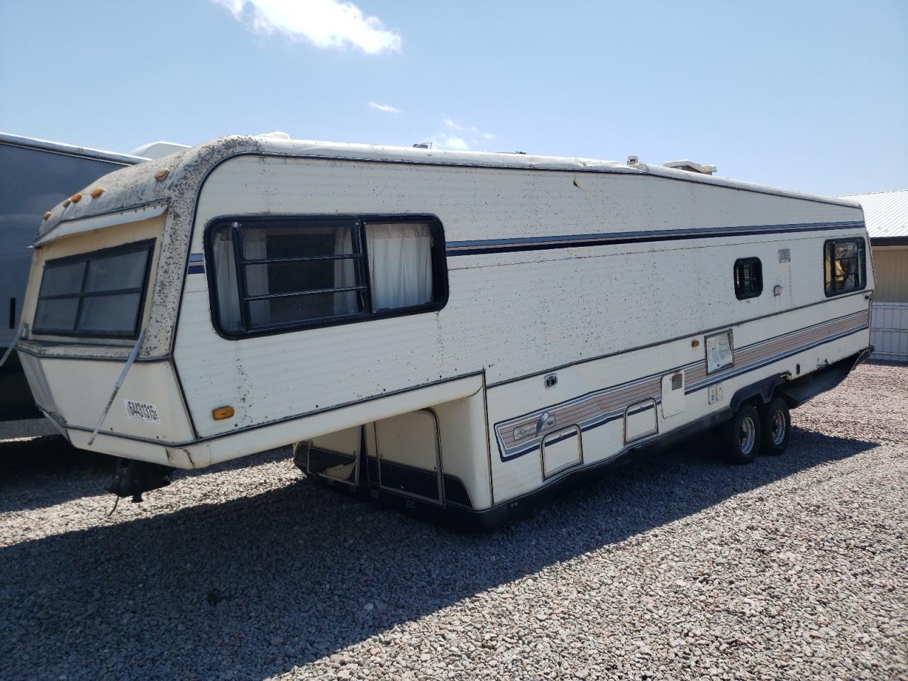 Lot #3254455139 1985 ALUM 5TH WHEEL