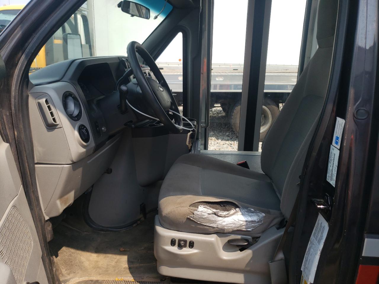 FORD ECONOLINE E450 SUPER DUTY CUTAWAY VAN