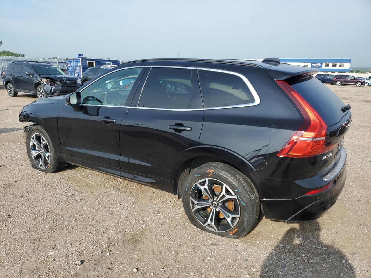 VOLVO XC60 B5 MOMENTUM