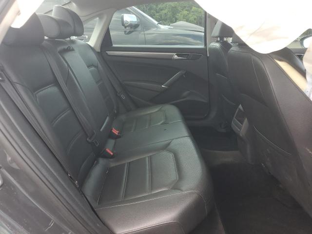 2017 VOLKSWAGEN PASSAT R-L 1VWDT7A33HC021734