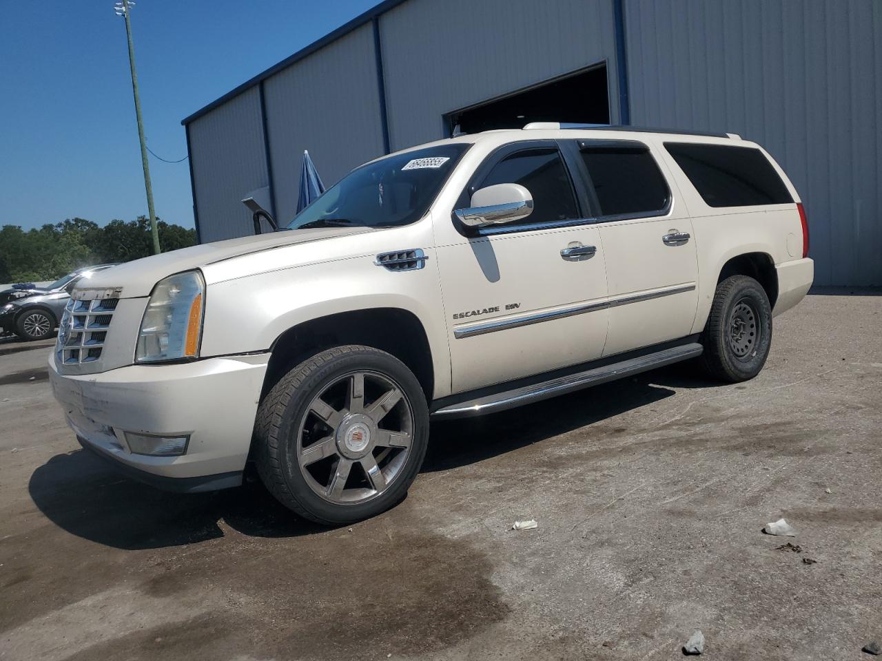 CADILLAC ESCALADE ESV LUXURY