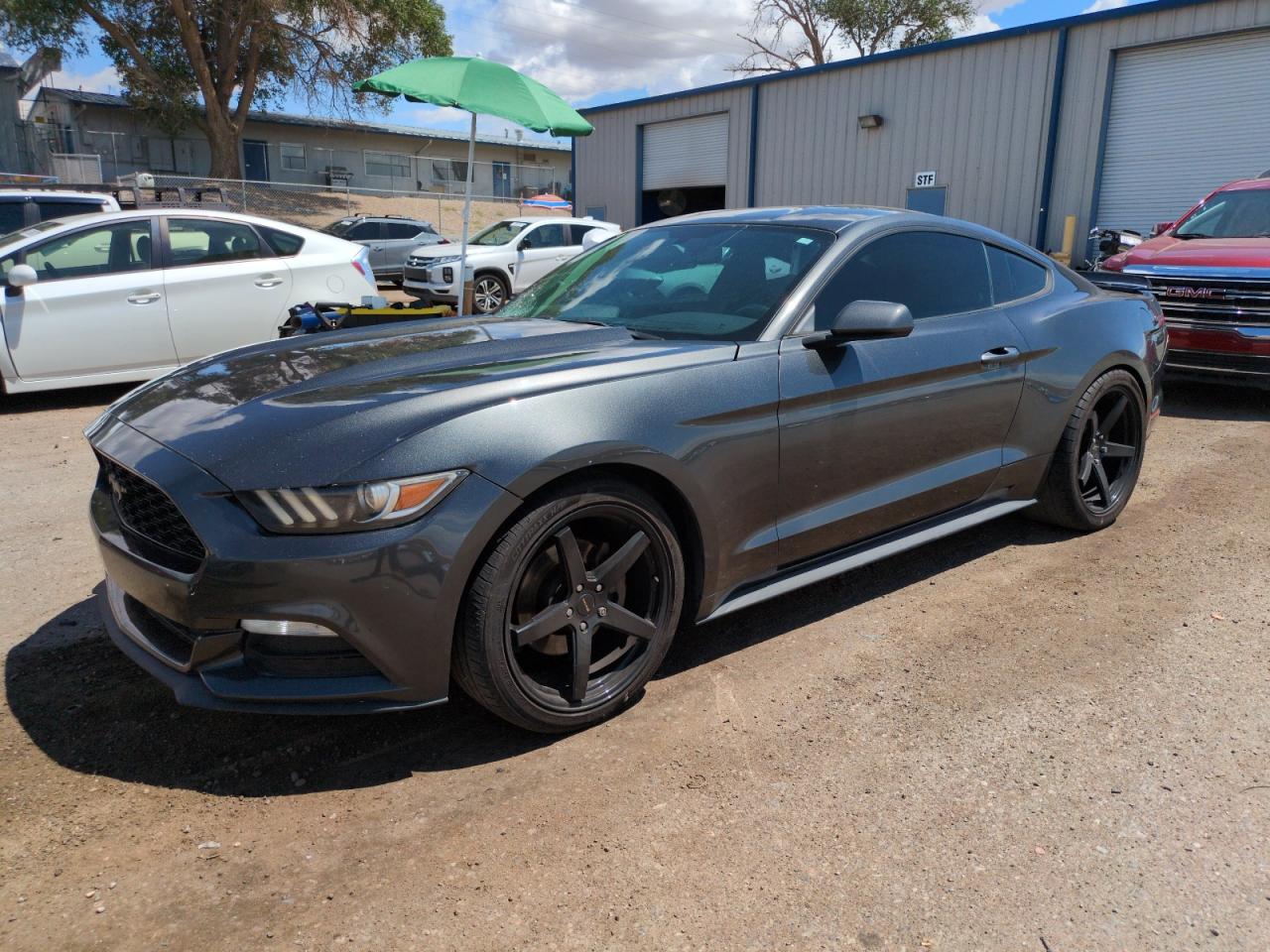 FORD MUSTANG