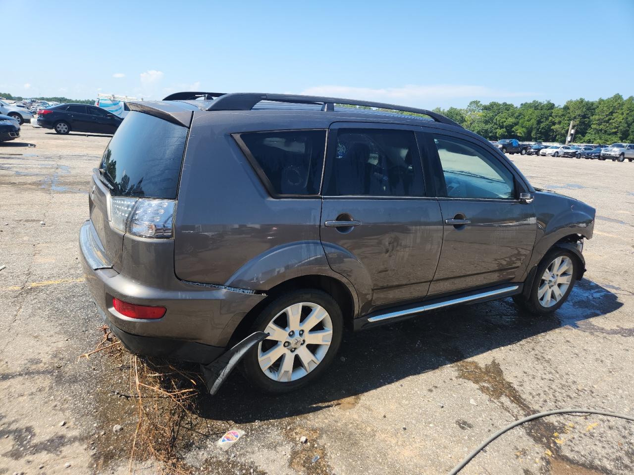 MITSUBISHI OUTLANDER SE