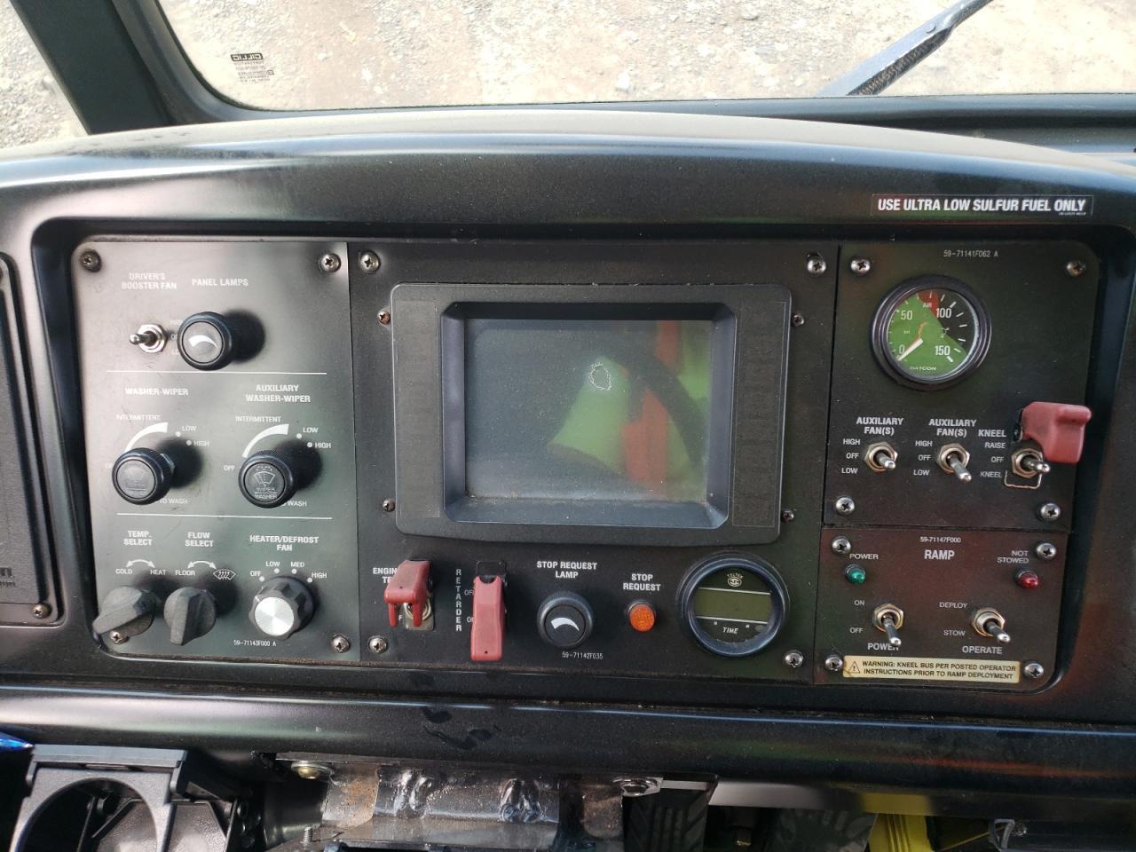 Lot #3240060477 2014 GILLIG TRANSIT BU