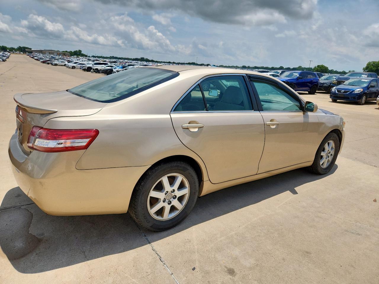 TOYOTA CAMRY BASE