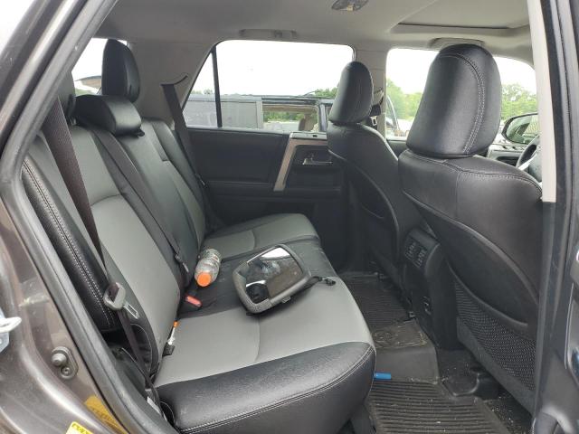 2018 TOYOTA 4RUNNER SR JTEBU5JR2J5587955