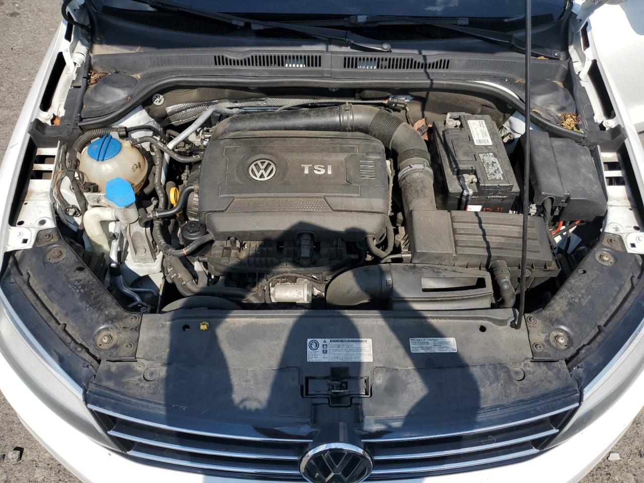 VOLKSWAGEN JETTA SE