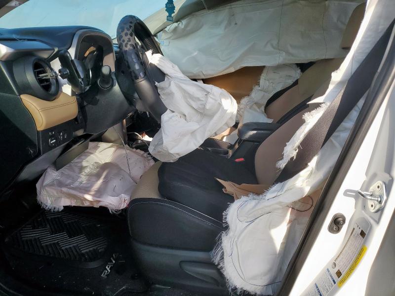 2018 TOYOTA RAV4 HV LE - JTMRJREV1JD184002