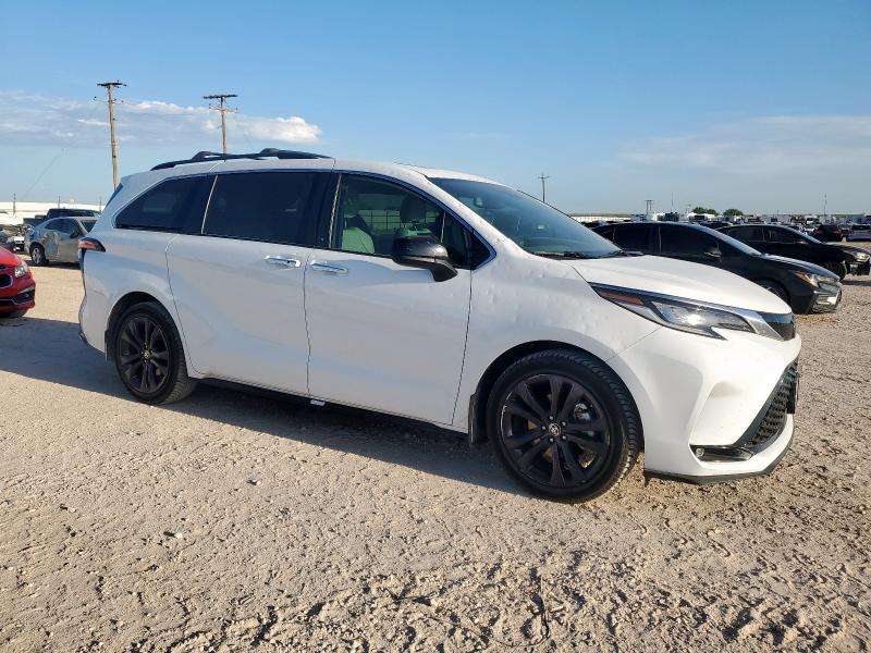 2022 TOYOTA SIENNA XSE 5TDXRKEC8NS108048