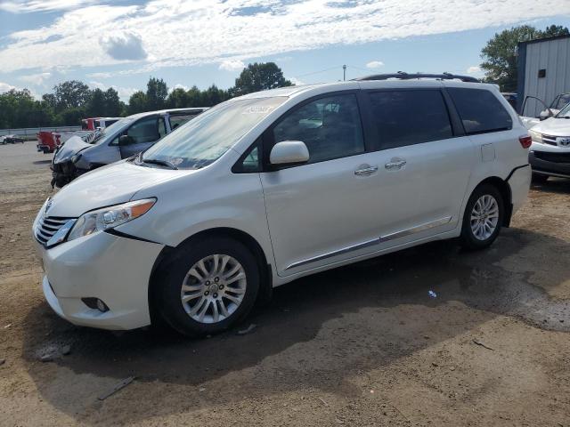 TOYOTA SIENNA XLE
