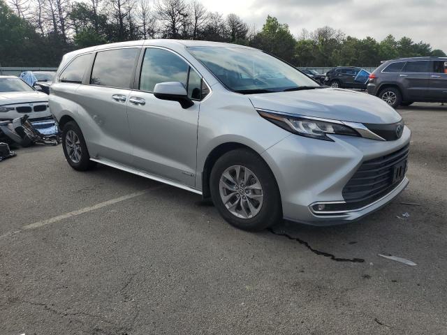 2021 TOYOTA SIENNA XLE - 5TDYRKEC3MS036629