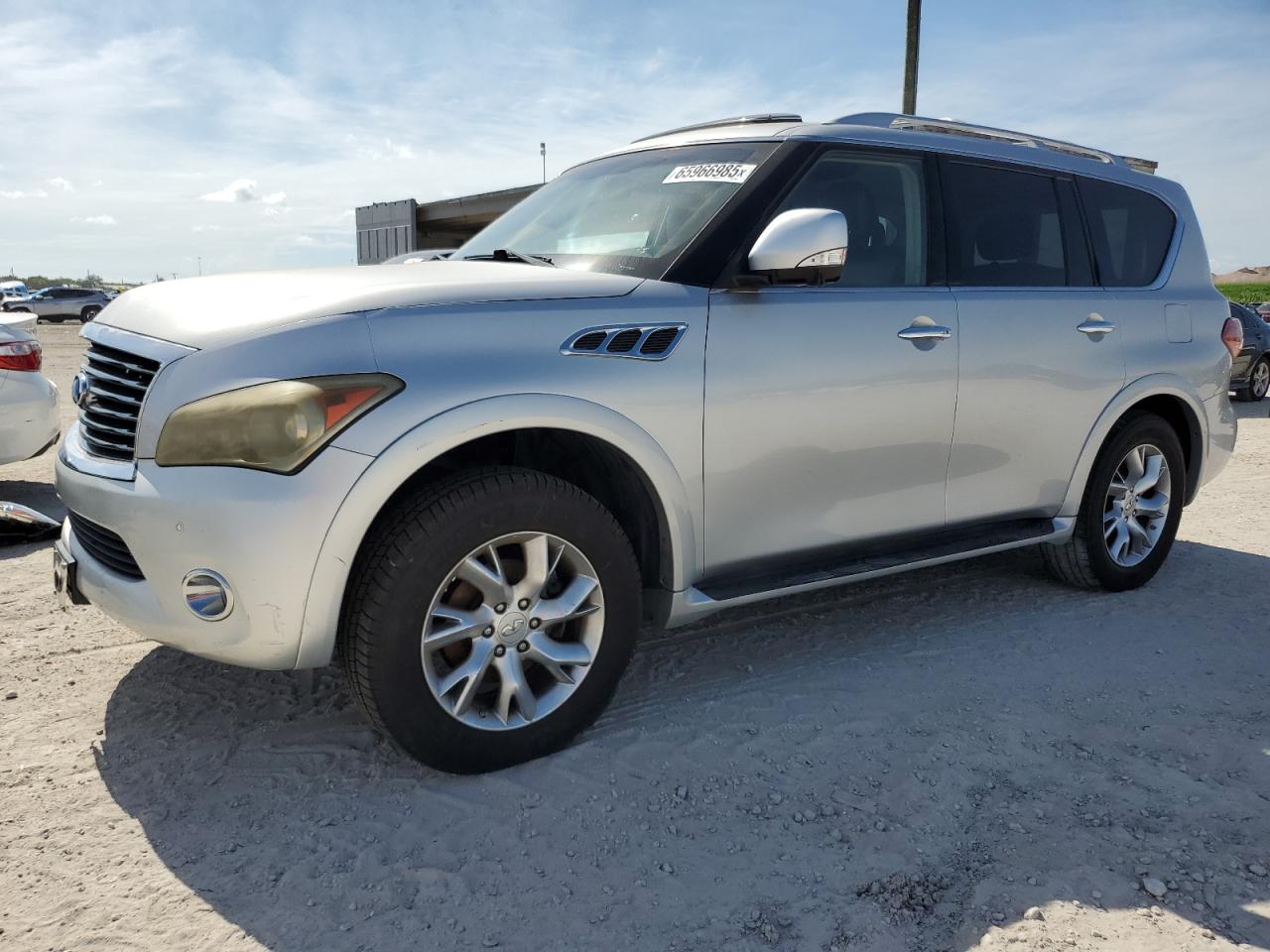 INFINITI QX56