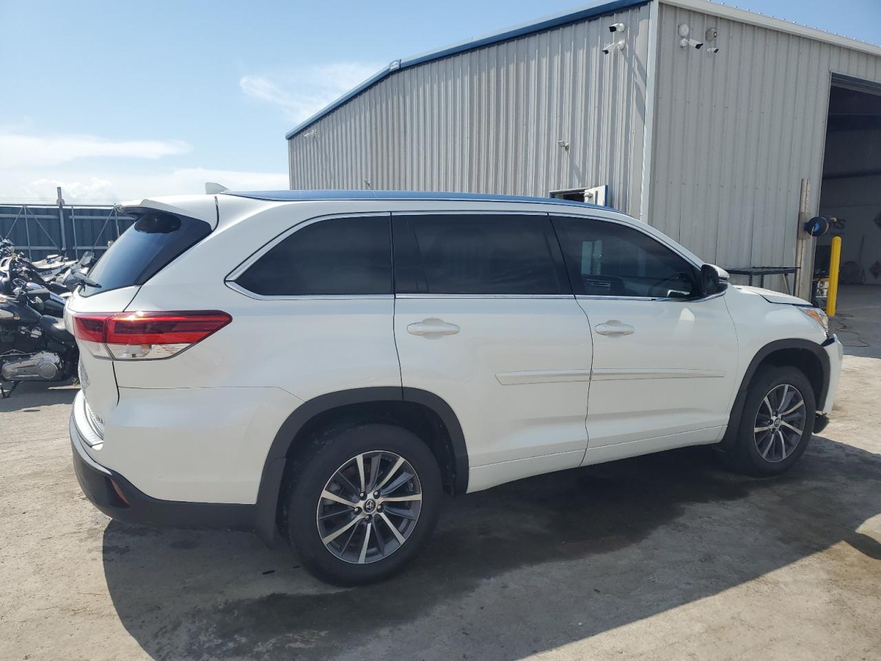 TOYOTA HIGHLANDER SE