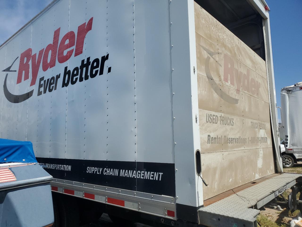 Lot #3291210975 2018 FREIGHTLINER M2 106 MED