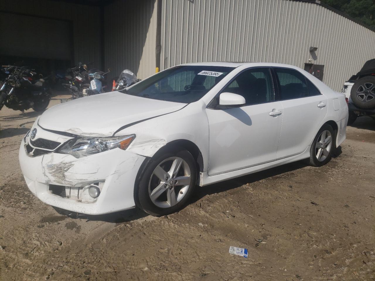 TOYOTA CAMRY BASE