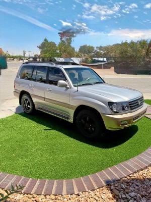 TOYOTA LAND CRUIS
