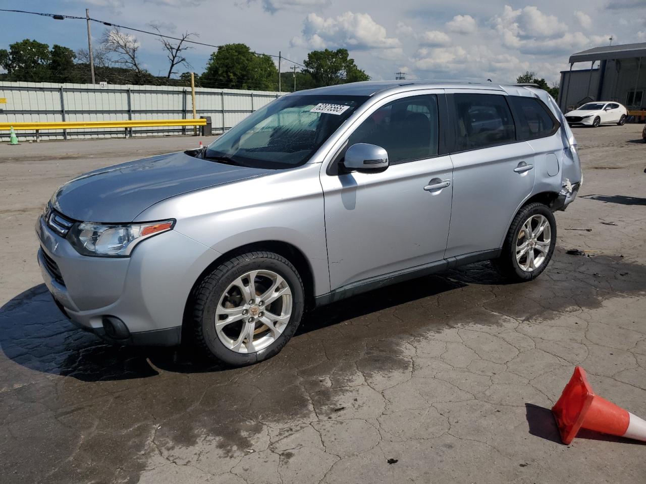MITSUBISHI OUTLANDER SE