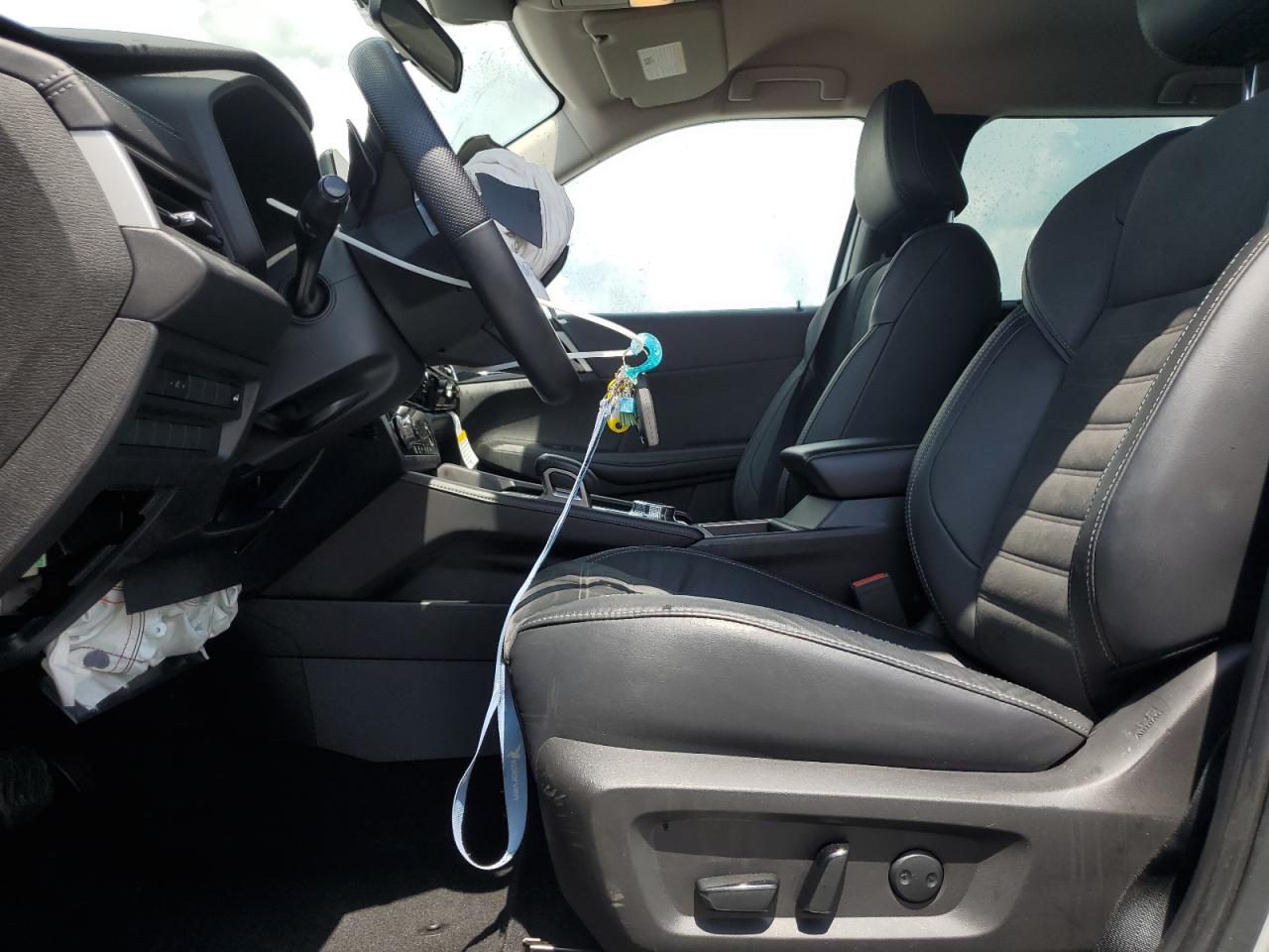 MITSUBISHI OUTLANDER SE