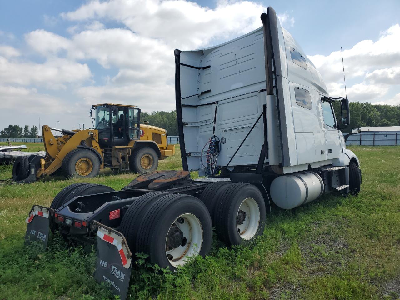 Lot #3308346031 2019 VOLVO VN VNL