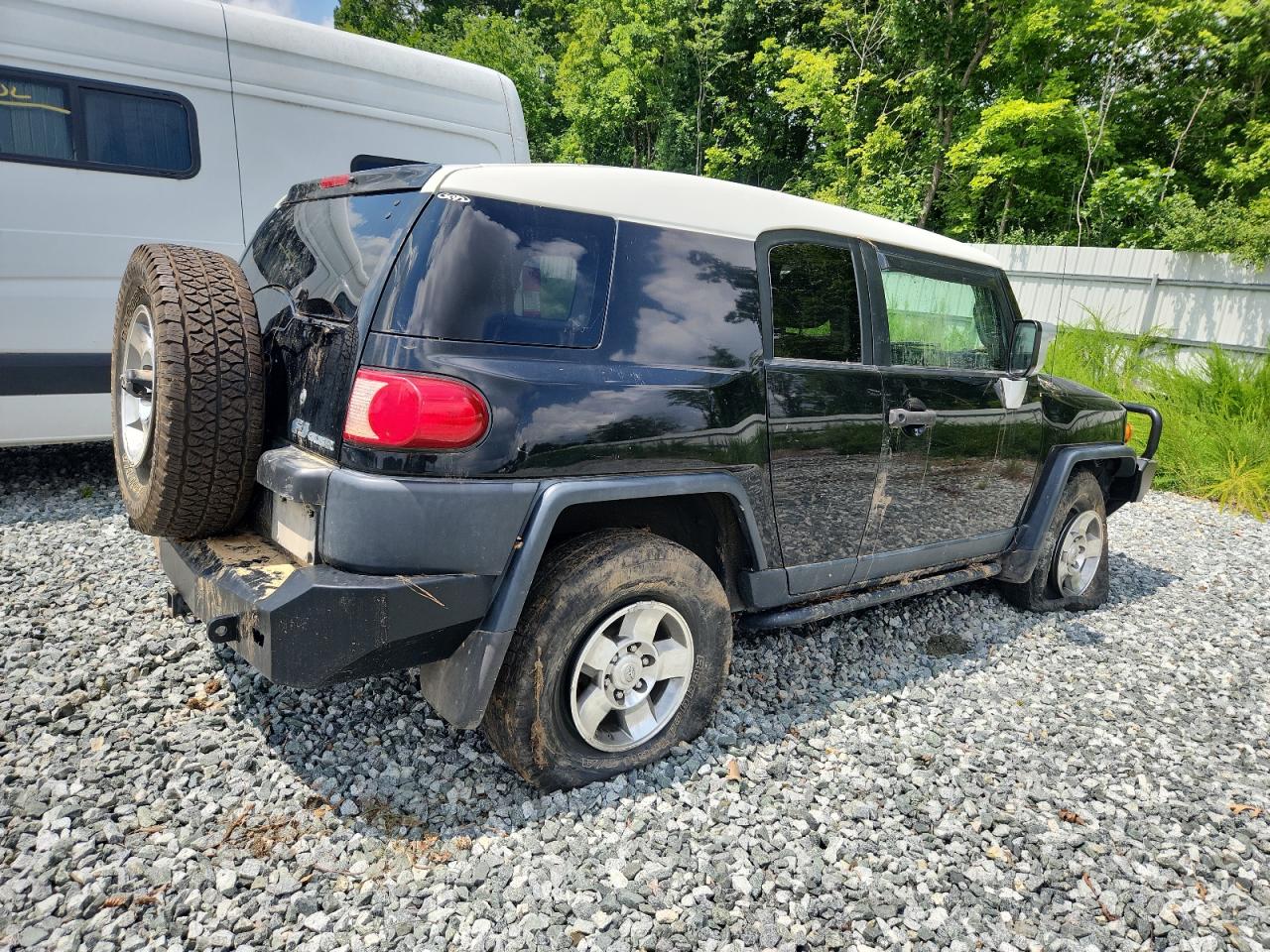 TOYOTA FJ CRUISER