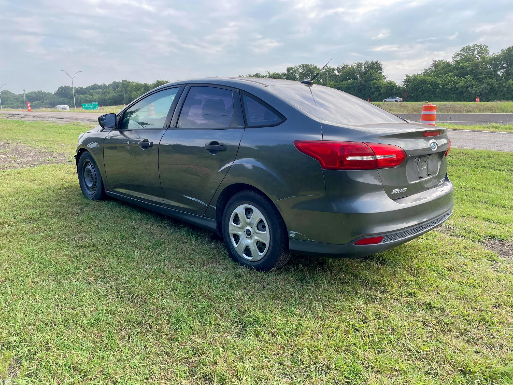 Vin: 1fadp3e28fl261091, lot: 64007265, ford focus s 20153